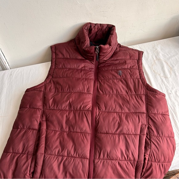 Izod Men's Maroon Puffer Quilted Vest - Picture 2 of 11